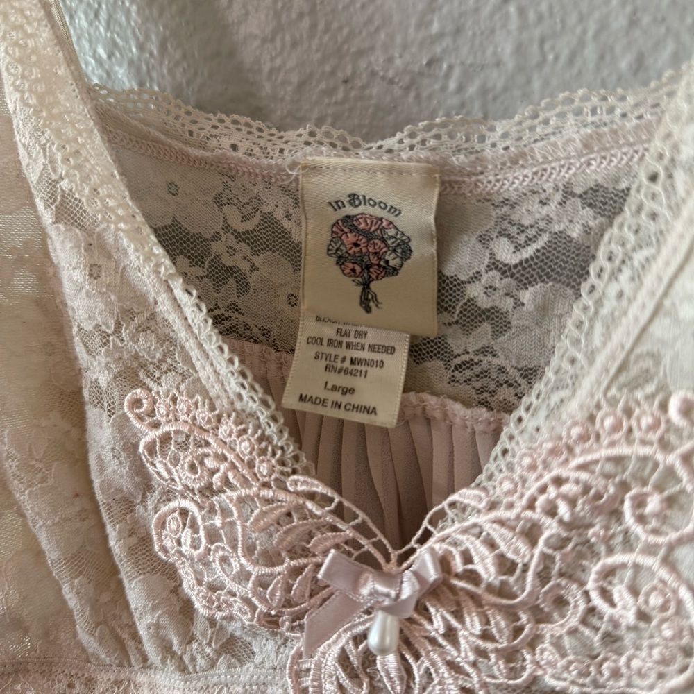 Vintage In Bloom Light Pink Cream Butterfly Lace Nightgown Women's Size Large - Picture 6 of 6
